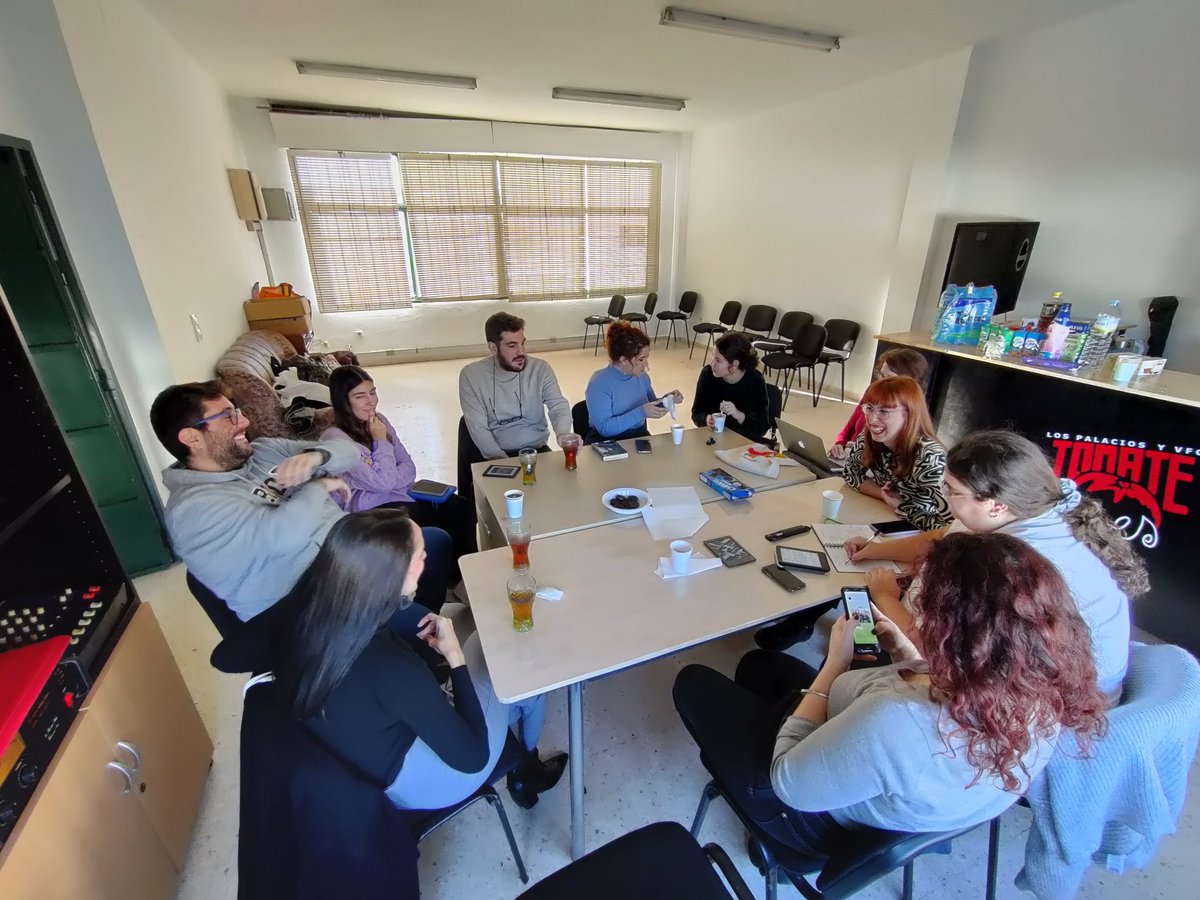 Estrenamos la sede con la reunión del club de lectura ✨✨✨✨

Estamos comentando los ocho primeros capítulos de «Heridas abiertas» de Gillian Flyinn.