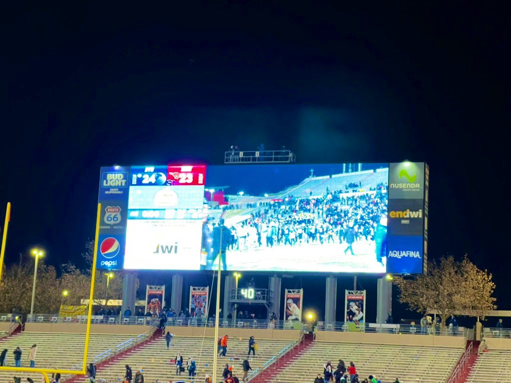 Words can’t express my love for this team and these boys! Thru all the craziness they stuck together and it paid off. Defense came thru big time, love seein the young bucks step up!!! 💪🏾 🙏🏾  #MDB #GoCougs💙🤙🏾