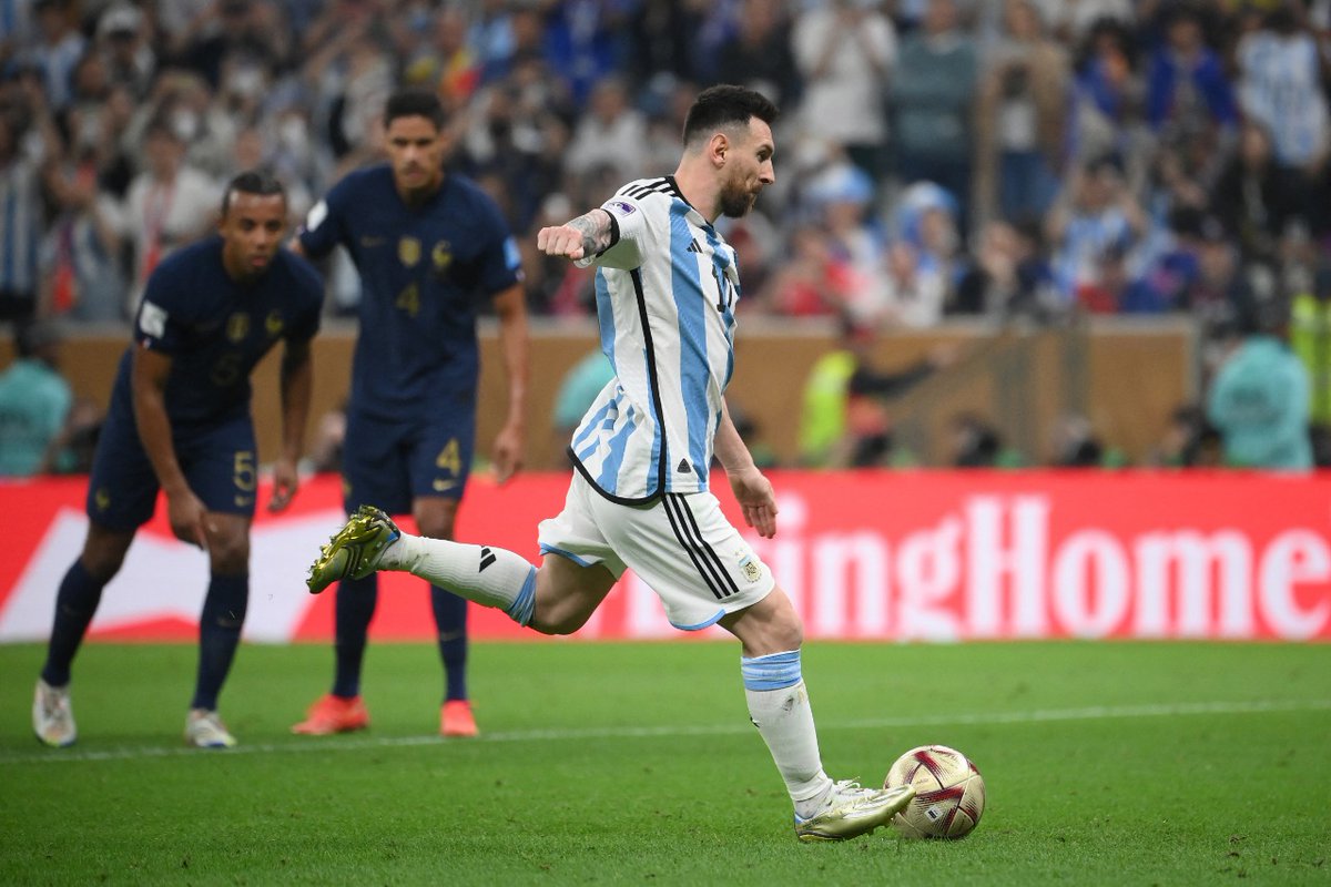carlosdcj's tweet photo. En 1990 el árbitro mexicano #Codesal marcó un penal "dudoso" contra Argentina, hoy el polaco marca uno igual a favor de #Arg en ambos casos la pregunta es la misma ¿Yo lo hubiera marcado? La respuesta es Si. #ARGFRA https://t.co/fKmpGgSqbh