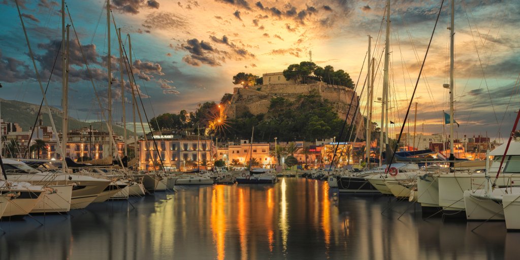 c_valenciana's tweet image. ¿Dénia en diciembre? ¡Una gran idea! 💡Puedes disfrutar de sus animadas calles, pasear por la playa y probar su deliciosa gastronomía. ¡perfecto para disfrutar de esta época! #MediterráneoEnVivo