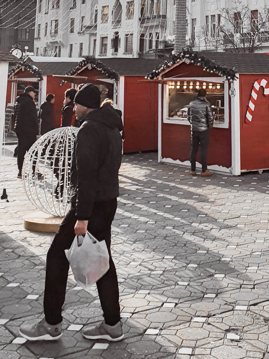liliana_dorina's tweet photo. Timișoara, Romania ❤️
Christmas Market 2022
#Timisoara #Romania
#streetphotography #selectivecoloring #christmas2022
📸#SamsungGalaxyNote10
Good Evening Friends !! https://t.co/vCPnIOXH6h