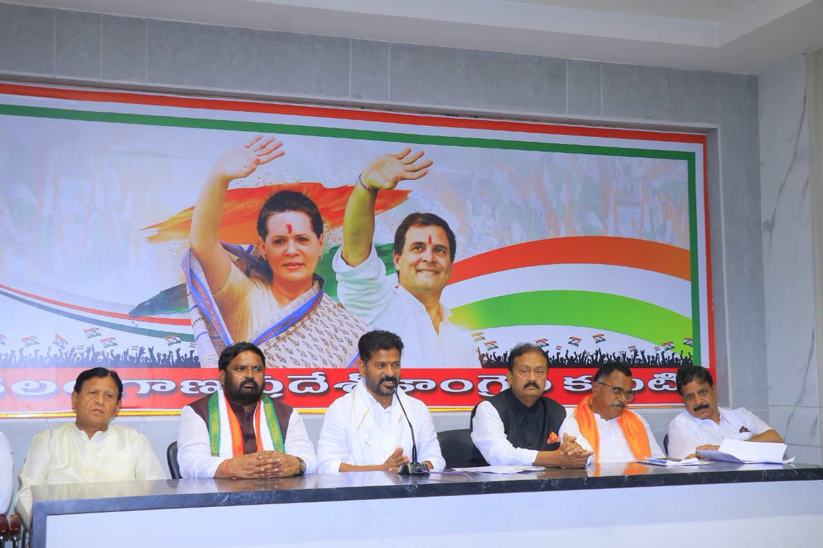 revanth_anumula's tweet photo. Meeting of all newly appointed committees of TPCC in Gandhi Bhavan today. 
Rahul Gandhi has undertaken #BharatJodoYatra to reverse BJP's divisive politics. We shall do our part to ensure that his message reaches every home. https://t.co/v5MsiTGqAg