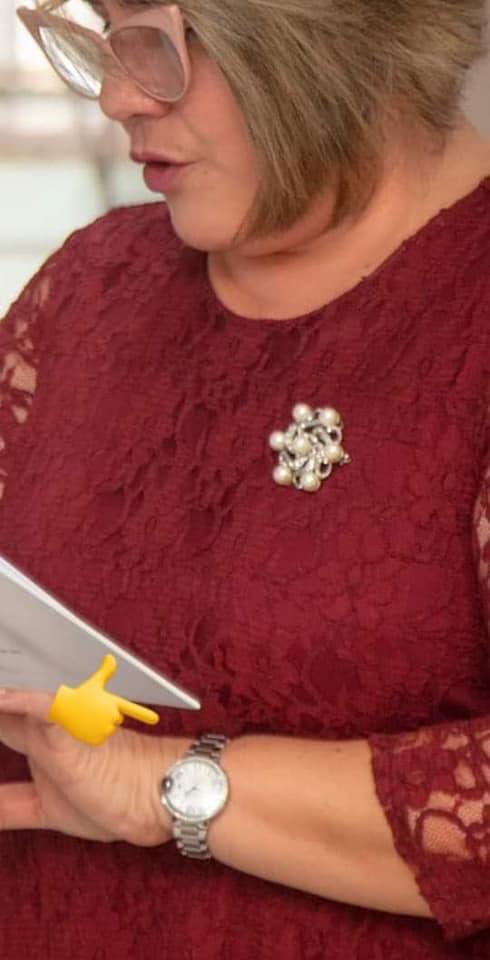yosoyliborio's tweet photo. “#LaTijera” reporta que @liscuestacuba discutió su tesis doctoral exhibiendo un reloj #Cartier que cuesta $8880 dólares. Esta es la robolucion y la banda de oportunista que estás defendiendo. 
#SocialismoEsCorrupción
#MejorSinComunismo
#CubaEstadoFallido https://t.co/HrzAn93lfo