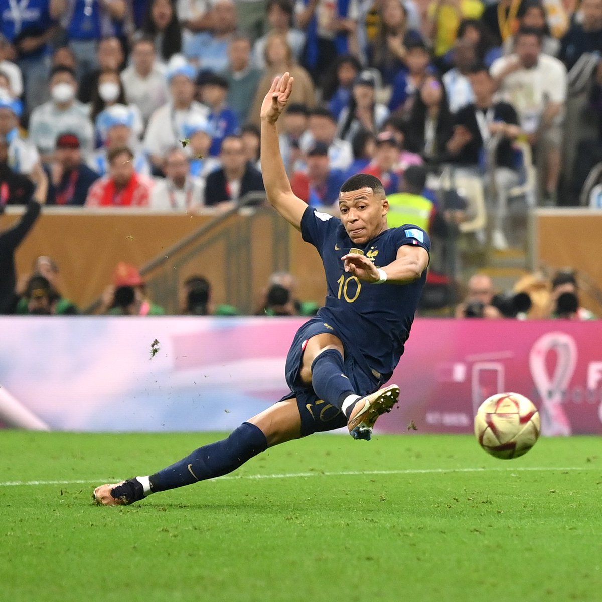 fifaworldcup_pt's tweet photo. ABSURDO 🤯 https://t.co/KPFaaOXrNE