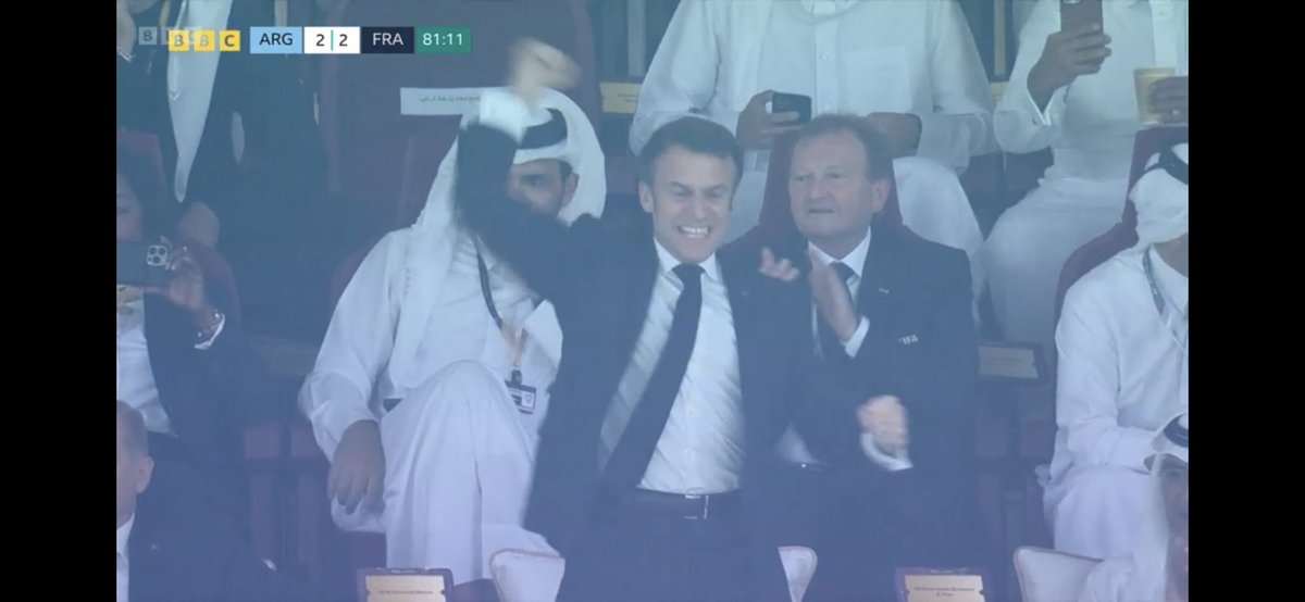 Lewis Goodall tweet media