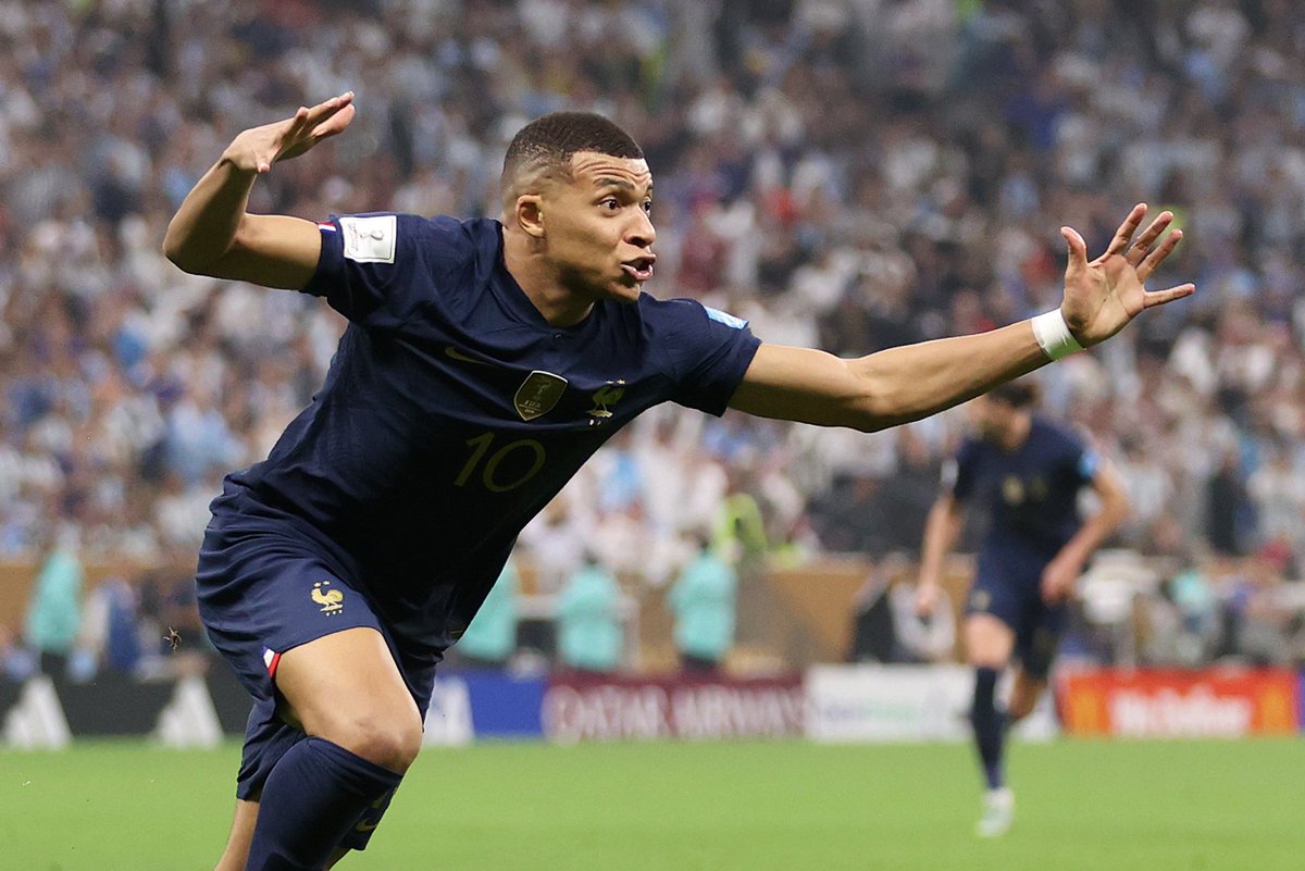 standardsport's tweet photo. @sr_collings Never. Say. Never.

LIVE: https://t.co/MDS5HRuO1H

#FIFAWorldCup | #Qatar2022 | #ARG #FRA https://t.co/WyaUvxlEP5
