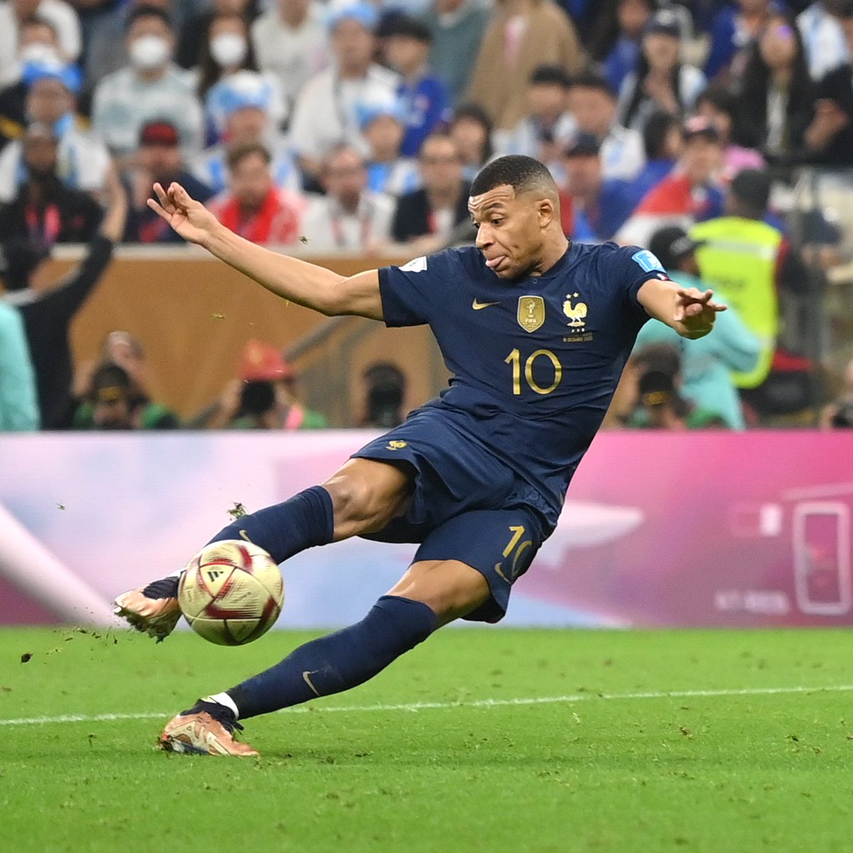 jonasdiandrade's tweet photo. Cadê o povo que estava babando ovo pro Messi? É Mbappé, meu parceiro. O homem da copa. https://t.co/FiznQAHSK3