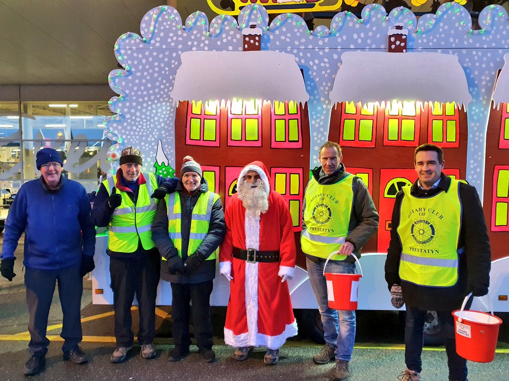 🎅🏻 Very generous shoppers at Tesco Prestatyn this afternoon - thank you! To donate to @RotaryPrestatyn or find out the route of the float during the remaining days before Christmas, visit: prestatyn.rotary1180.org