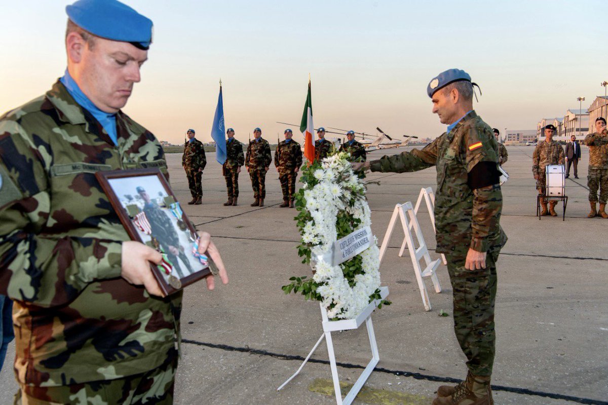 UNIFIL_'s tweet image. Today, at a somber ceremony at Beirut airport, UNIFIL, @LebarmyOfficial and Ambassador of Ireland paid their respects to Irish peacekeeper Private Sean Rooney, killed late Wednesday night.
Our hearts go out to his family, friends and colleagues.