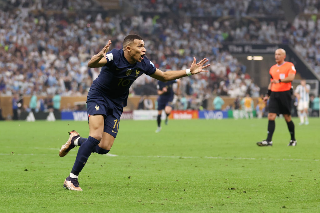 SABC_Sport's tweet photo. - Alexa, have you seen Messi fans?

- All I see is Mbappe...

🌐 https://t.co/hibb8lgo8P

#SABCSportFootball | #Sisonke | #FIFAWorldCup https://t.co/rI2782z8tg