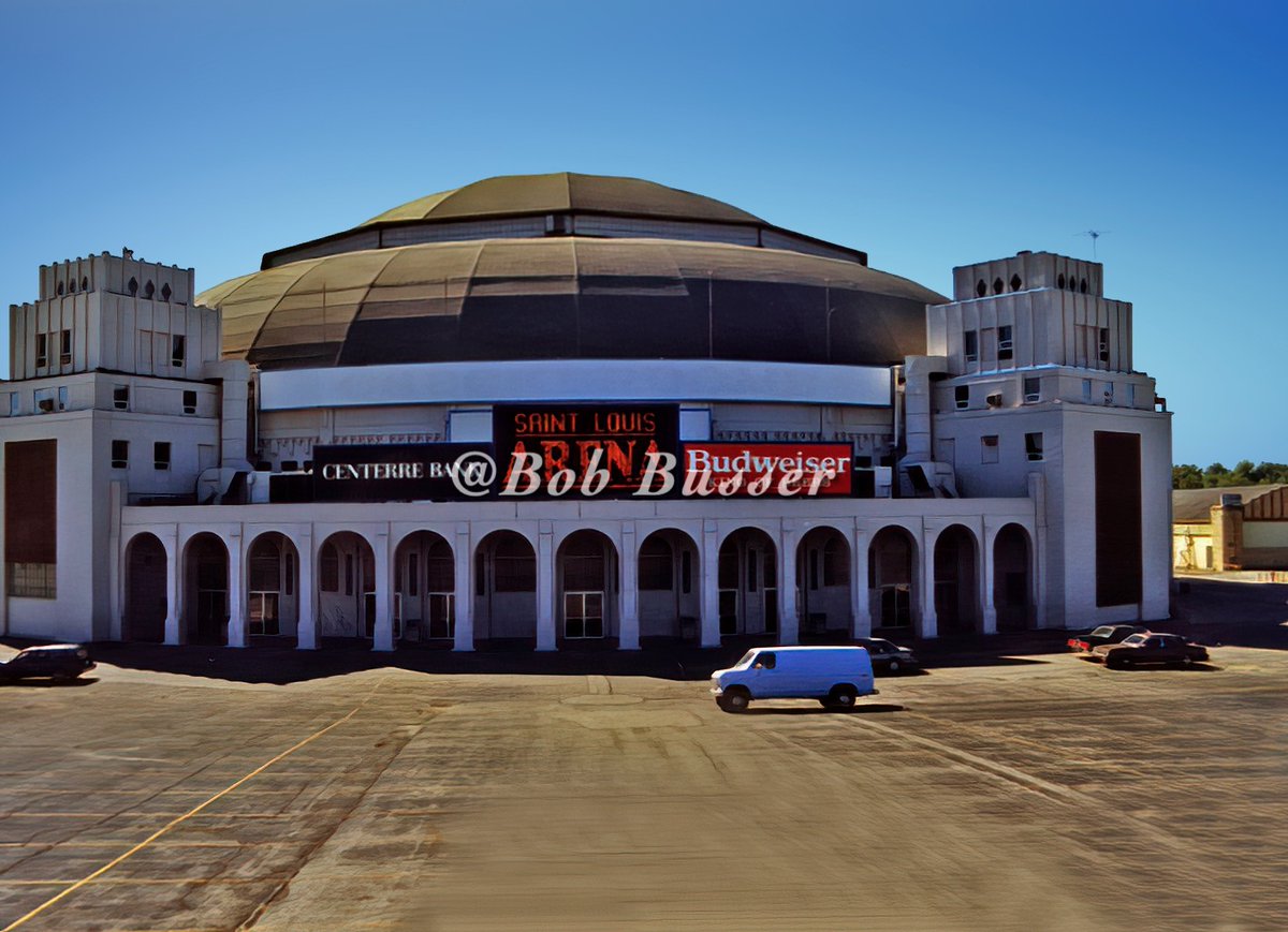 TheCheckerdome's tweet photo. I LIVE AGAAAIN! Just kidding I'm just a ghost now. I'm just an old barn. Don't call me peepaw I don't know what that is. Now you may admire when ready. https://t.co/UiIdNMOAjw
