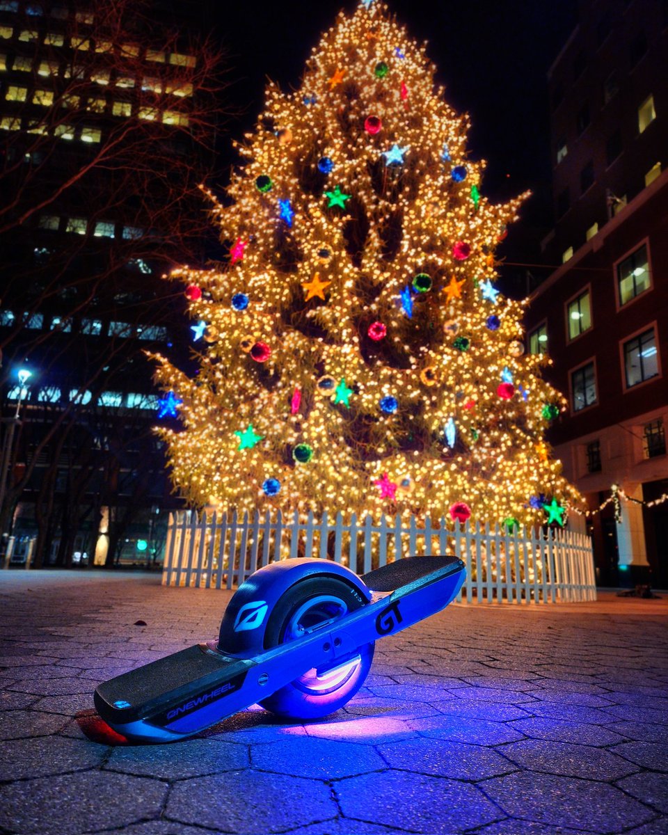 thewheelofoz's tweet photo. It's that season again πππβοΈβοΈ
#TheWheelOfOz #Onewheel #OnewheelLife #Snowboarding #chillvibes #Christmas #ChristmasTree #Brooklyn #NYC #NewYork https://t.co/snxtotWRAL