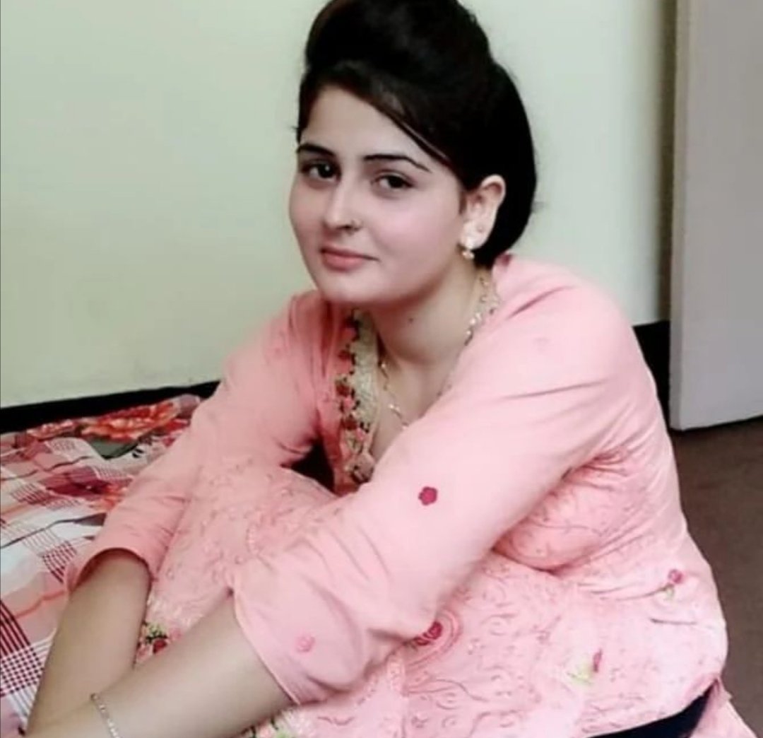 Notbadboy9876's tweet photo. ہماری زندگی بھی عجیب ہے۔۔ 🦋🦋
دن بھر چولے پے۔ رات ساری لولے پے 🙈 https://t.co/SVPwUsD6Pv
