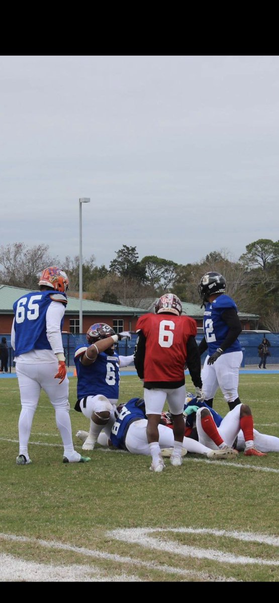 Noontime__61's tweet image. I had a great time in Gulfport this week! I’m blessed to be chosen to play in the Benard Blackwell North &amp;amp; South All-Star🙌🏽 
#2Sacks #6Tackles @MacCorleone74 @Smooth_School @Coach_TMacon @BrettSShufelt @clarencemcdoug1 @EMCCathletics  @Rebels247