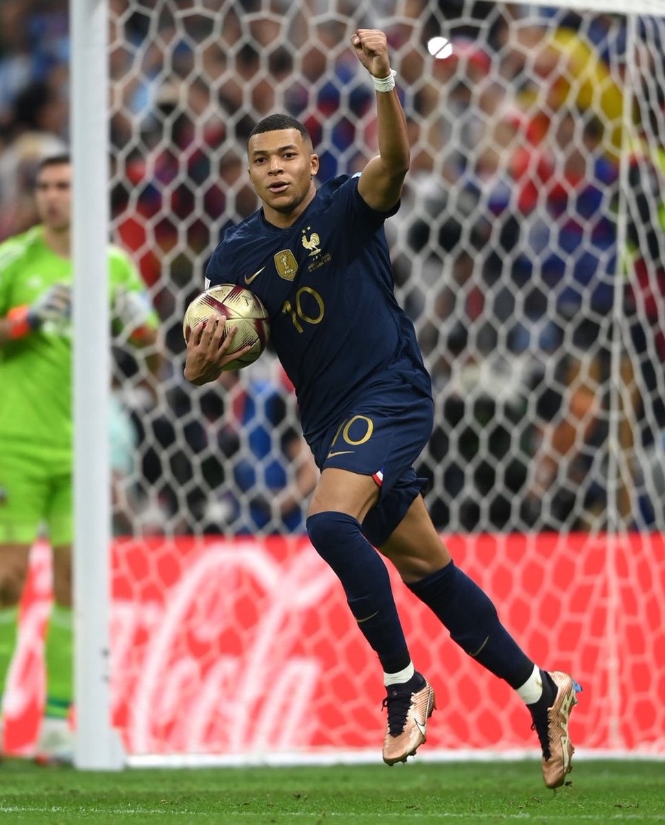 ABAATICKETS's tweet photo. JE M’EN REMET TOUJOURS PAS DE CE QUE MBAPPÉ A FAIT EN 2 MINUTES 😍🇫🇷 https://t.co/1Hz86GZTTS