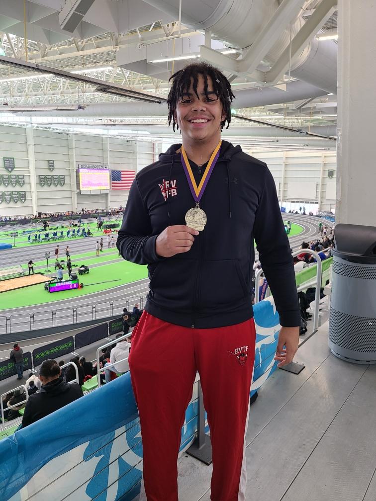 And your 2022 Bishop Loughlin Games Shot Put Champion is Senior Devon Brooks 🥇 Huge lifetime best throw of 48' 8.25" helps him win it on the final throw. Great start to your senior season.