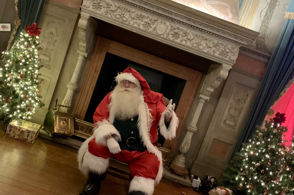ileshelen1's tweet photo. A fantastic weekend @WarwickCastle enjoying a #SantaSleepover - ice skating, an elf wake up call and stories with the Man in Red himself 🎅 made for a great experience #7SleepsLeft 🎄🌟🏰❄️⛸🥂 https://t.co/Y7hABBlq2Q