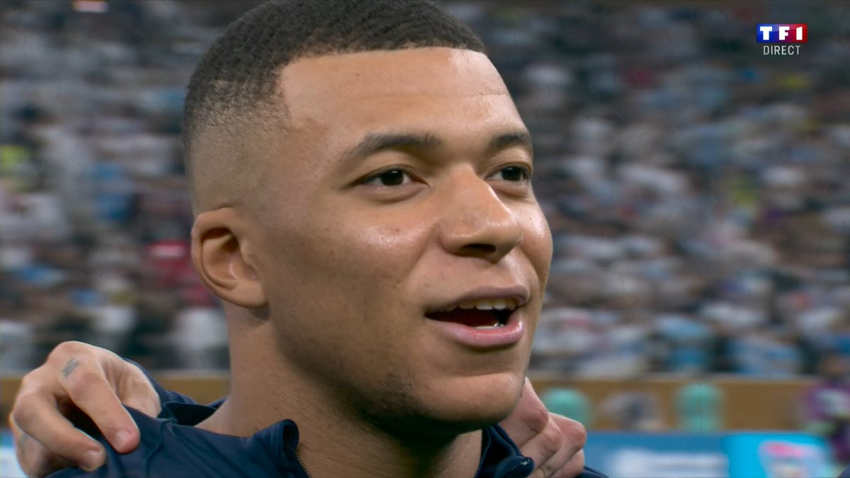 TF1's tweet image. ⏱Direction les prolongations !

🇦🇷 Argentine 2 - 2 France 🇫🇷 #ARGFRA

Le match à suivre en direct sur TF1 et @MYTF1 commenté par @BixeLizarazu et @gregmargotton c'est ici : tf1.fr/tf1/direct