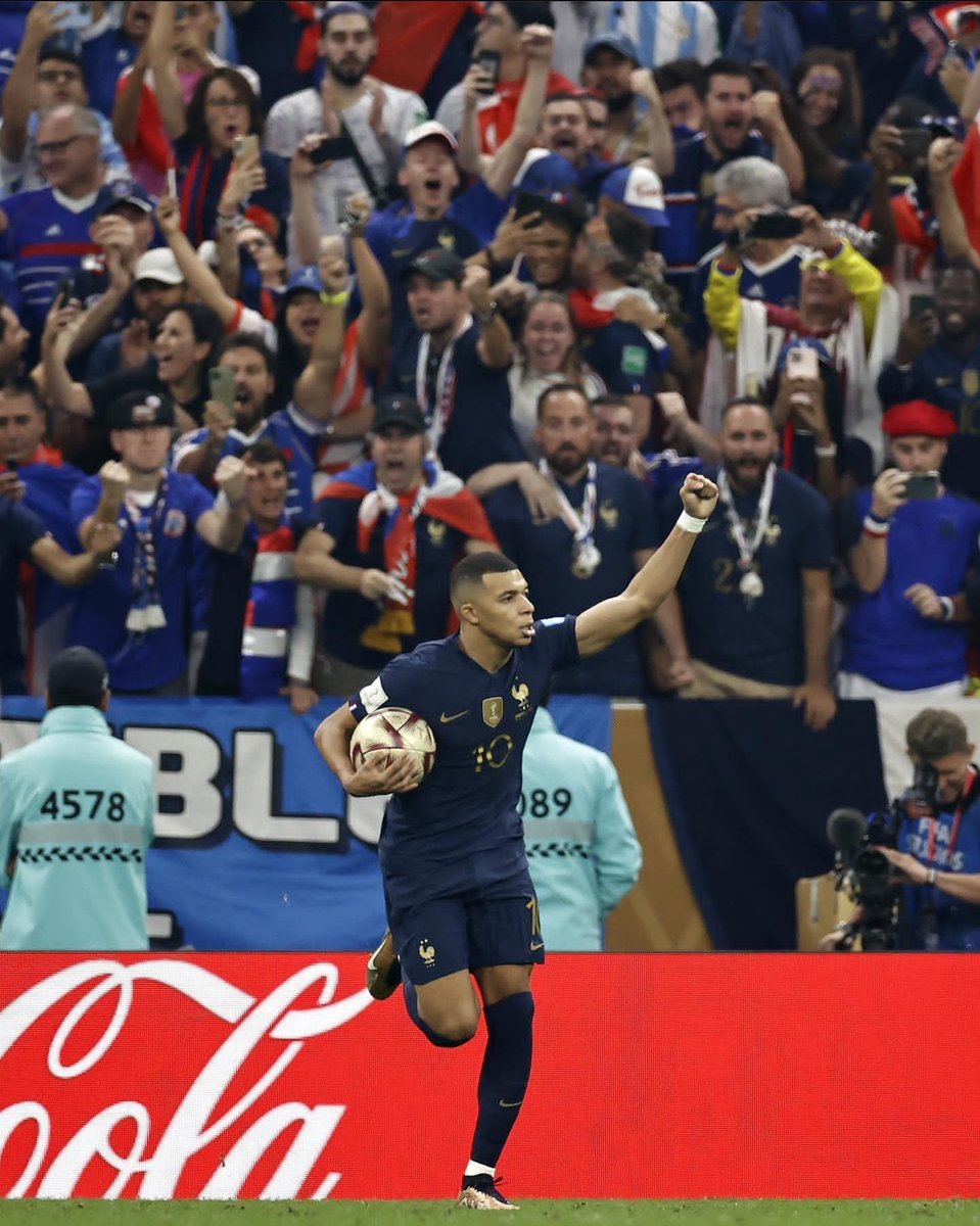 aimslander's tweet photo. le meilleur joueur dans le monde @KMbappe 
#FIFAWorldCup #ArgentinaVsFrance https://t.co/CropZqZYFf