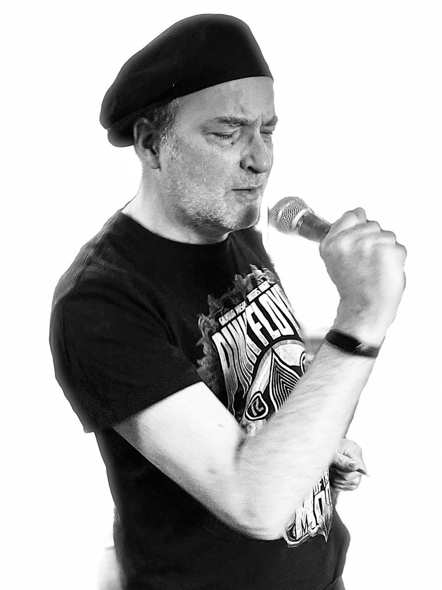 igorstanislas's tweet photo. singer in the rock band IATHL
 (Igor And The Hippie Land) https://t.co/2jht1Gq6p8