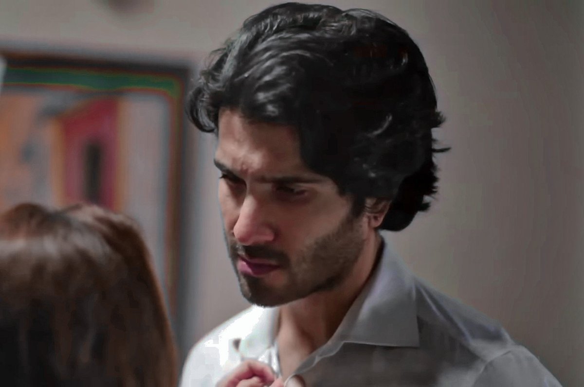 benimlemisinn's tweet photo. - she confided into someone. Rumi finally cried her heart out and it was none other than Hamza. Her breaking down in front of him tells how much she loved him.
#ishqiya #rumza https://t.co/URAiI6SP6e