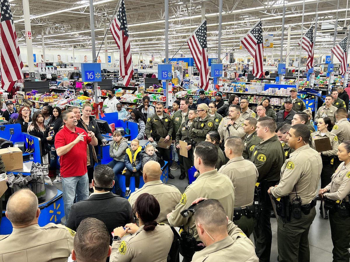 sbcountysheriff's tweet photo. Our High Desert deputies,professional staff, and volunteers were happy to support @sebasbcounty as they hosted their final Shop w/ a Cop at the Victorville @Walmart. Thanks SEBA for sharing some holiday joy with 60 deserving kids! https://t.co/PojpW5lSE7