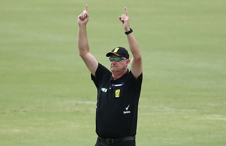 LSportCricket's tweet photo. Match Officials | @HurricanesBBL v @ScorchersBBL. #BBL12
On Field Umpires: #GregDavidson & #MichaelGrahamSmith
Third Umpire: #ClairePolosak
Fourth Umpire: #MuhammadQureshi https://t.co/QSwfOU2uQc