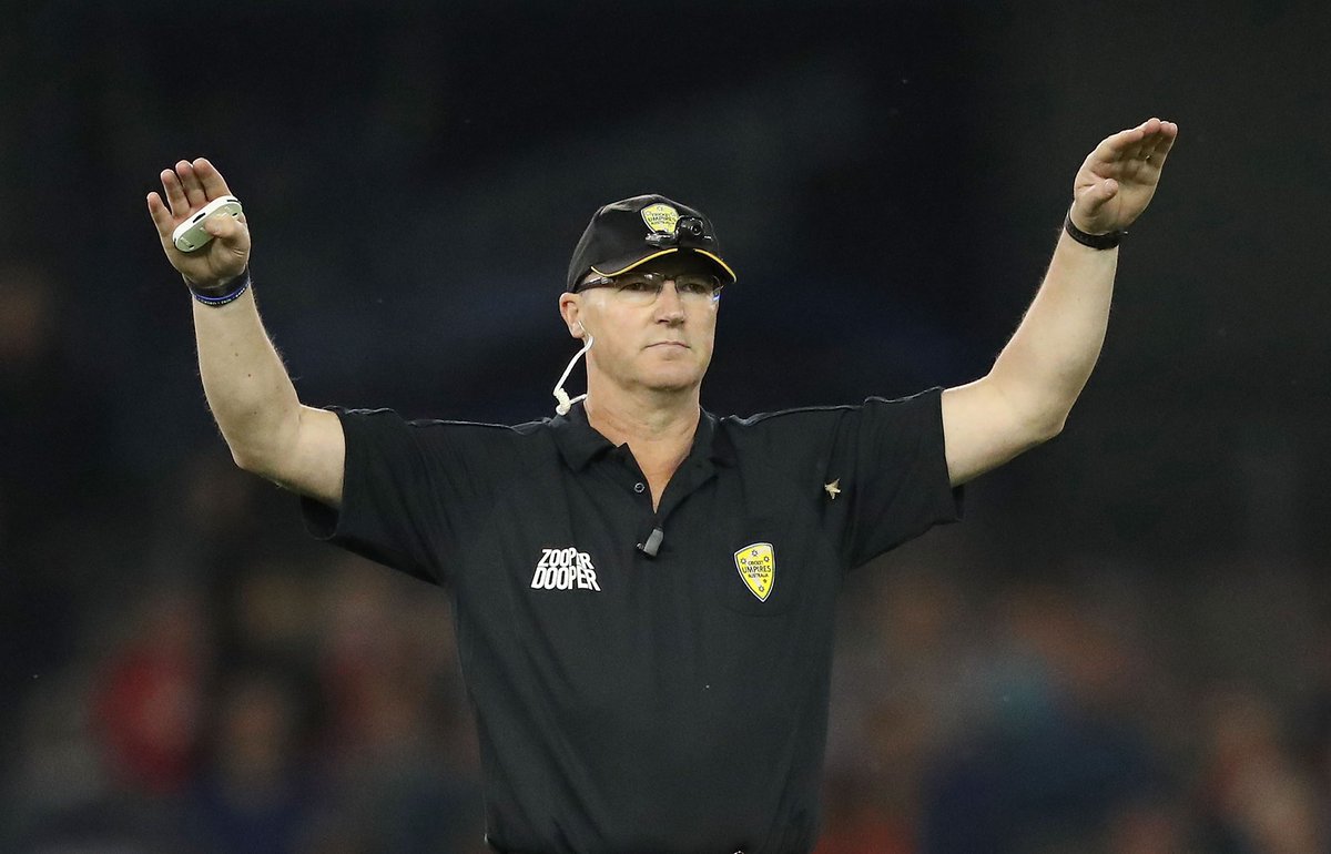 LSportCricket's tweet photo. Match Officials | @HurricanesBBL v @ScorchersBBL. #BBL12
On Field Umpires: #GregDavidson & #MichaelGrahamSmith
Third Umpire: #ClairePolosak
Fourth Umpire: #MuhammadQureshi https://t.co/QSwfOU2uQc