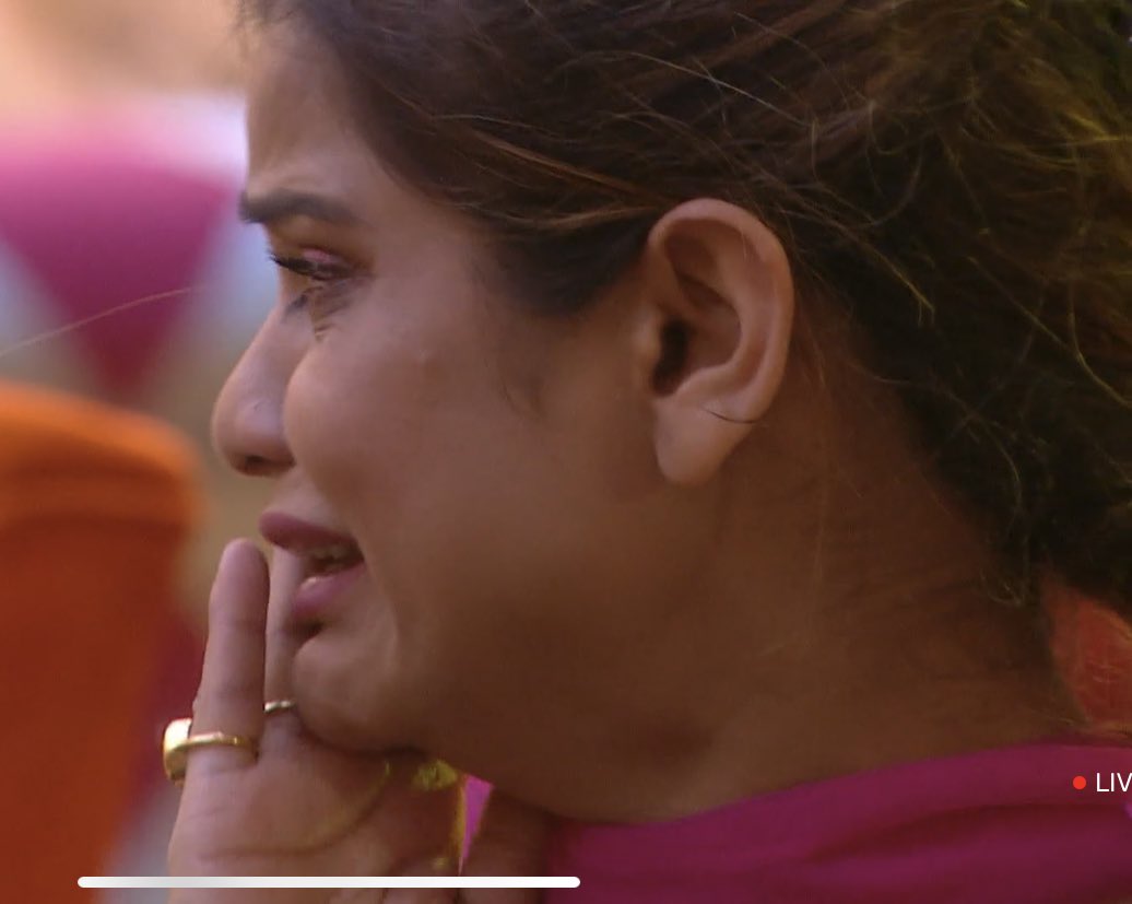 Vishusoni02's tweet photo. Who Was Right?
Like- #PriyankaChahar
RT- #ArchanaGautam 

#PriyankaChaharChoudhary  #PriyankaPaltan #AnkitGupta #AnkitGupta𓃵 #AnkitBattalion #BiggBoss16 #BB16 #BiggBoss #PriyAnkit #PriyAnkitWarriors #PriyankaChaharChoudhury #ArchanaKeAngare #ArchanaGautam https://t.co/ThxWnAOIoL