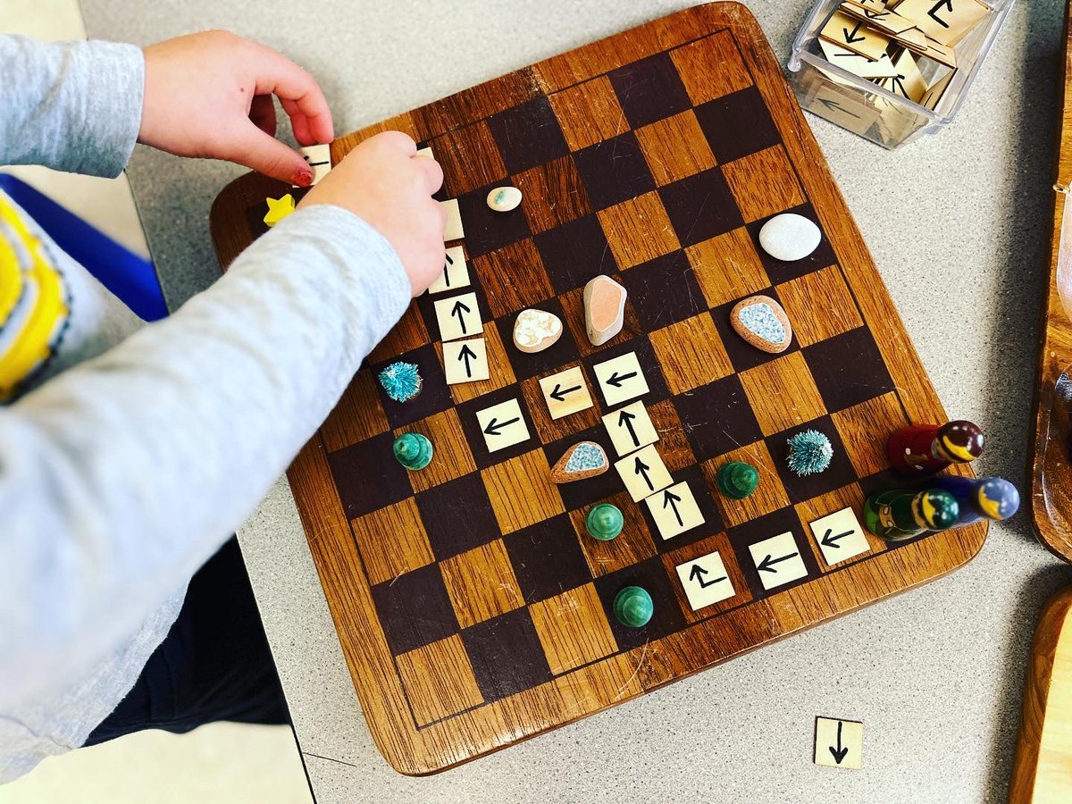 FDK_Lightning's tweet image. No tech coding! Help the wise men get to the star! ⭐️ #kindergartencoding #notechcoding #mathbehaviours #christmastime🎄