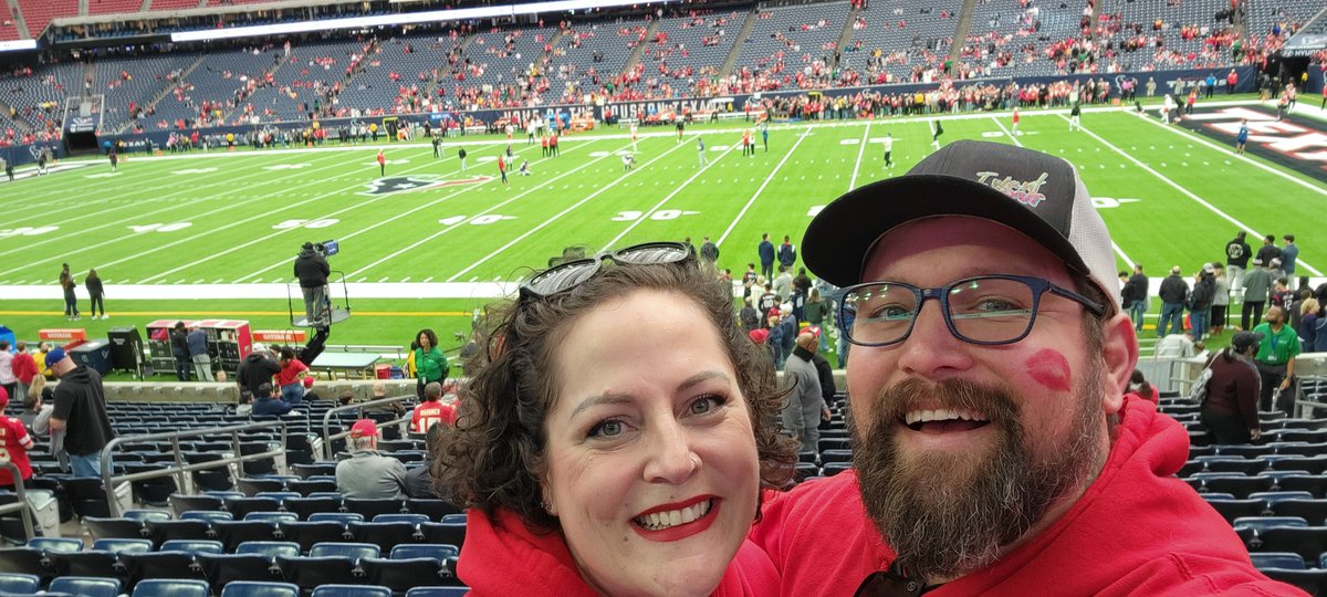 BobbyDukeArts's tweet photo. At my first ever sportsball game! Bought Nicole Chiefs tickets for christmas. Apparently she's more of a man than I am https://t.co/cEeXMHnFVR