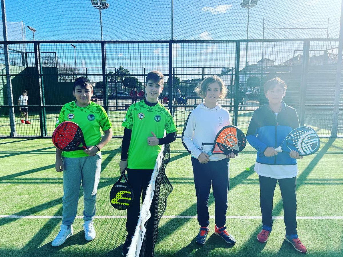 padelsanlucar's tweet photo. Nuestros menores en #mancomunidad 

#sanlucarlamayor #olepadel #lucuspadelsolis #padel https://t.co/KMC2wI10dO