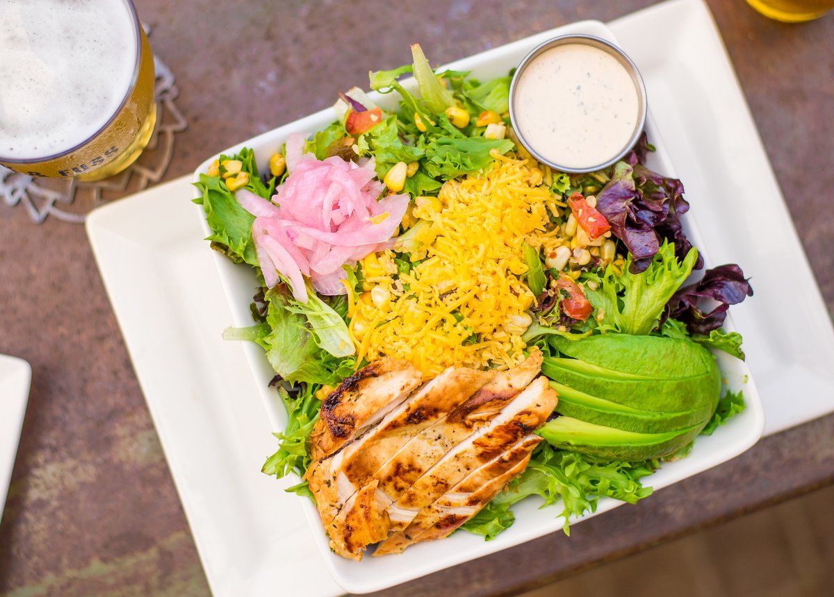 MuckandFuss's tweet photo. We are closing at 4PM for a staff party! We'll be back open tomorrow at 11AM. We hope these pictures help satisfy your cravings until then - or help you decide what to get tomorrow!

📸: Grilled Chicken Sandwich 👉 Born &amp; Raised Tacos 👉 Great Southern Burger 👉 Mixed Green Salad https://t.co/VnMRWCk3Sz