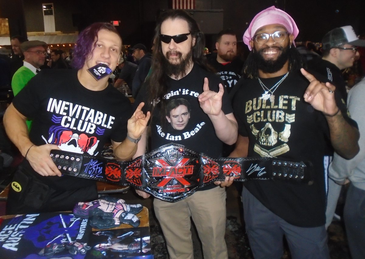 HeyItsMrStanley's tweet photo. Cannot stress how awesome this photo op is. @DashingChrisBey of the #BulletClub and @The_Ace_Austin were just too sweet at #IconsOfWrestling at @2300Arena. https://t.co/bez4crLxw2
