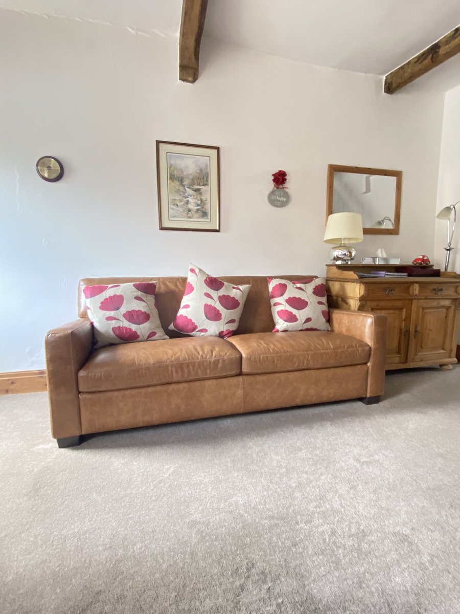 tryst_cottage's tweet photo. Owing to a family bereavement last night, we now have very rare availability in our beautiful cottage for New Year. Perfect spot minutes walk from pubs /village centre #thisisingleton #ingleton #dog #walking #yorkshiredales https://t.co/BLizlGcFP5