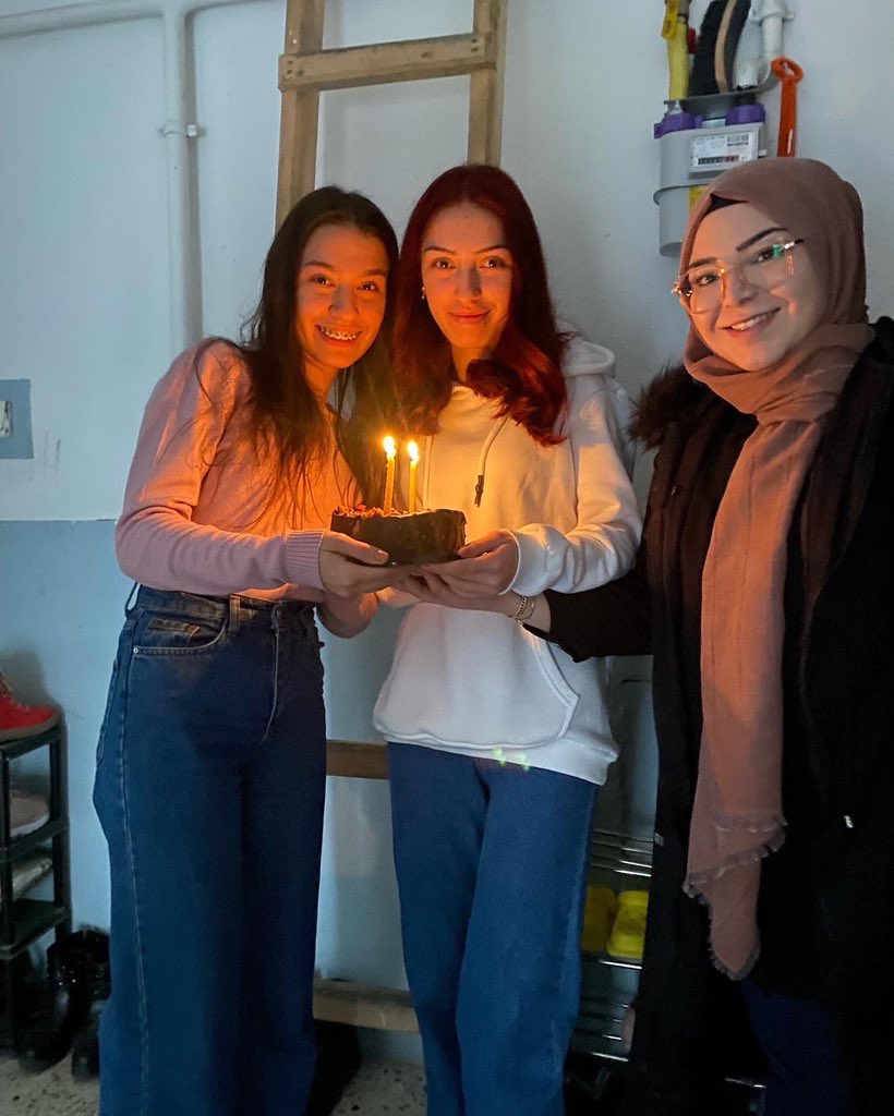 YeniSecmenNigde's tweet photo. Bugün doğum günleri olan Berfinsu, Simgenur, Onur, Mert Can, Zeynep ve Bilal kardeşlerimizin doğum günlerini “Genç Arazi” programımız doğrultusunda Gençlik Kolları Tanıtım Medya Birim Başkanımız Nazlıcan Baykal ve YK üyelerimizle kutladılar.🎂🎉 https://t.co/8B9hyTsH2l
