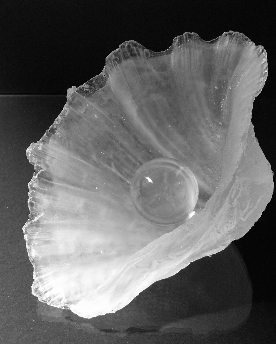 Only one week left!! 🚨📣🚨 And not to be missed! 

In association with the <a href="/CGSUK/">CGS - The Contemporary Glass Society</a> 25th anniversary, I am proud to have my work currently shown at the wonderful @artizangallery in Torquay! #stainedglass #StainedGlassSunday #glassart