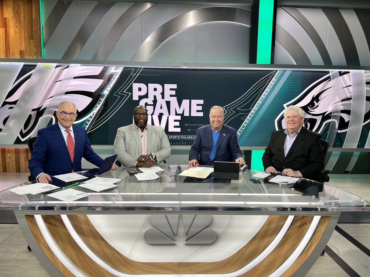 JawsCEOQB's tweet photo. Nobody does it better! 

#FlyEaglesFly #Week15 

Tune in NOW to @NBCSPhilly! @bbrooks72NBCS @RoobNBCS @JClarkNBCS @MBarkannNBCS https://t.co/Gb7QoL4NTL