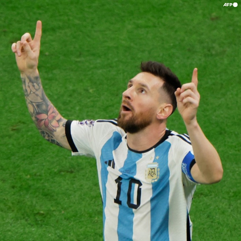 InvictosSomos's tweet photo. ¡¡LIONEL MEEEEEEEEEEEESI!! ¡¡EL MEJOR DE TODA LA HISTORIA MARCÓ EL TERCERO DE ARGENTINA!! ¡¡EL BALÓN REBASÓ LA LÍNEA!! ¡¡EL GOAT VOLVIÓ A APARECER EN LA FINAL!! ¡¡DOBLETE DEL MEJOR DE TODOS LOS TIEMPOS!! ¡¡3-2!! ¡¡3-2!! ¡¡MESSI!! ¡¡MESSI!! ¡¡MESSI!! https://t.co/xGWAPvjF8O