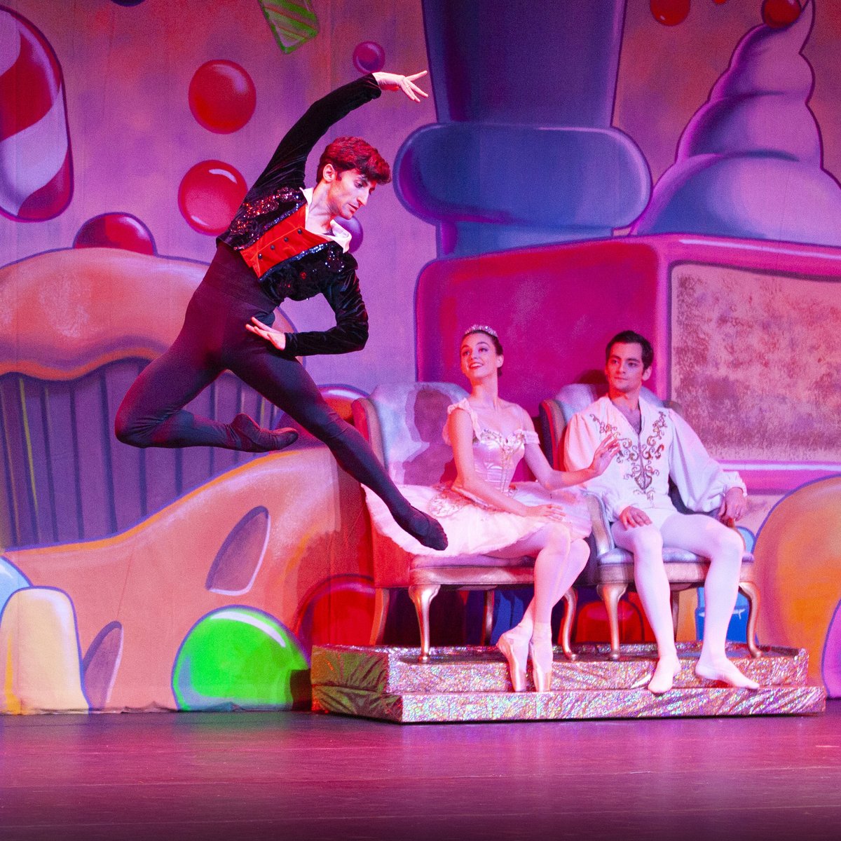 One thing's for sure... GUARANTEED WHITE CHRISTMAS at The Nutcracker 2022 (Tonight and tomorrow) Get Tickets: loom.ly/og6TUw4   
Dec 16 - 18 At the beautiful Sloan Theatre at Greensboro Day School, 5401 Lawndale Drive.  #Nutcracker #DreamExtraordinary #BeExtraordinary