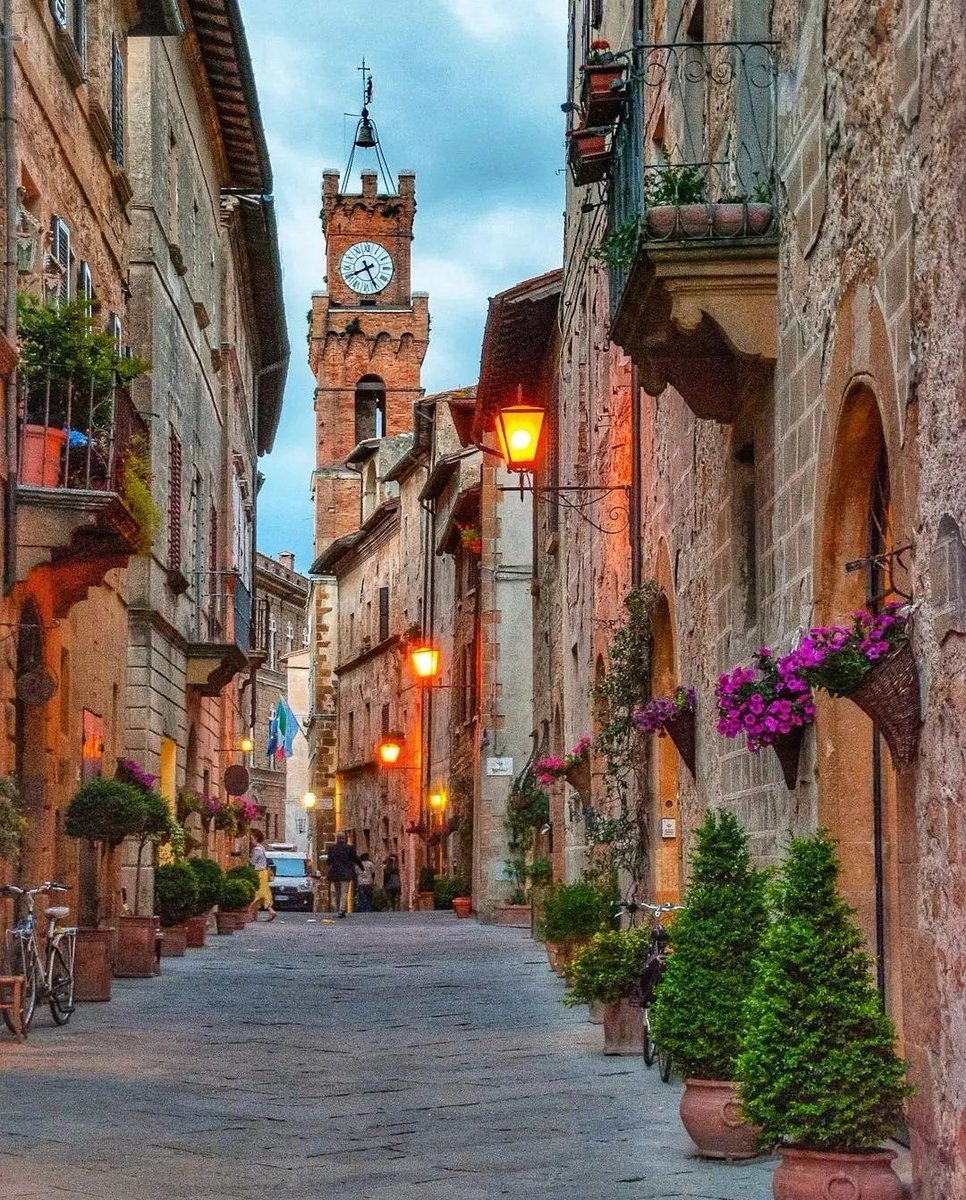 Sky15022010's tweet photo. Italy 🇮🇹 https://t.co/2H5DDbFSFb