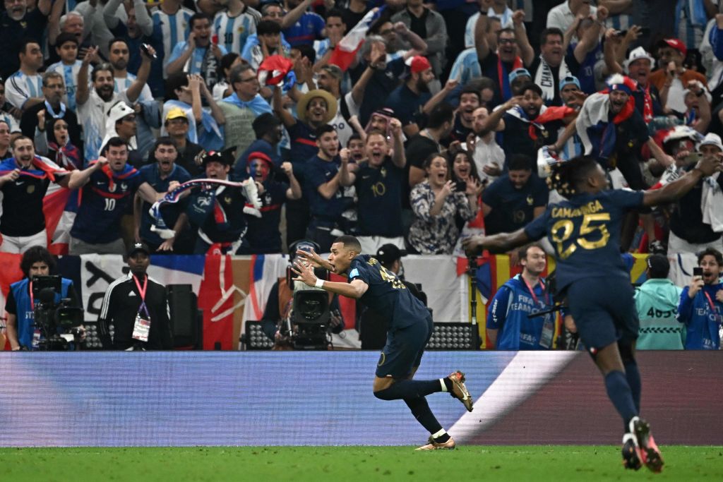 FourFourTwo's tweet photo. 3-3 – and Kylian Mbappe is the second man EVER to score a hat-trick in a World Cup final 🇫🇷
—
#ARGFRA #FIFAWorldCup #Qatar2022 https://t.co/fmGmgI0SbT