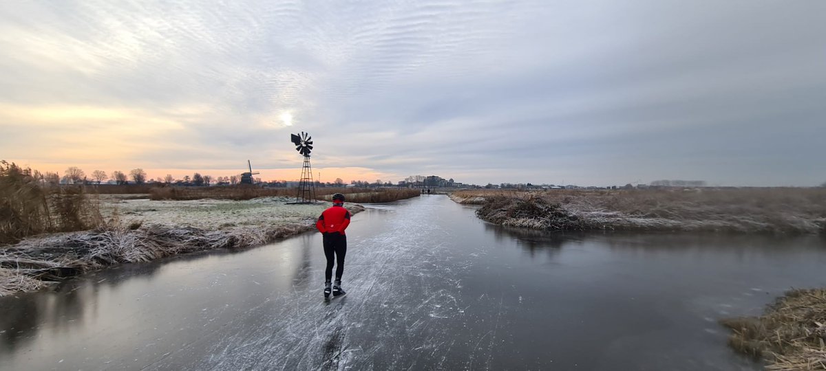 martinkool's tweet photo. Unieke schaatsdag op perfect #natuurijs met Timo. #dijkenwaard #oosterdel #schaatsen @gemDijkenWaard #broekoplangedijk #skating https://t.co/Esd2FUUtHm