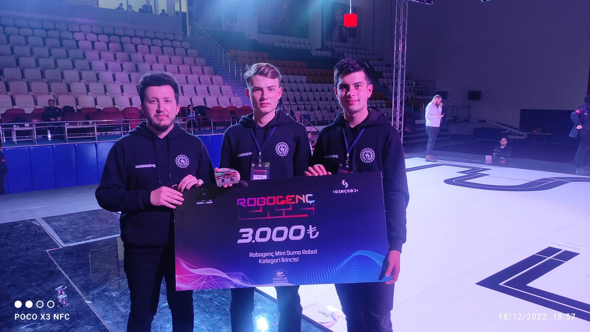 GSBGumushaneGM's tweet photo. Heyecan dolu yarışmada Türkiye 2️⃣.si olduk. 🏆🥇

Gümüşhane Gençlik Merkezi adına katıldığımız 120 gruptan oluşan #RoboGenç yarışmasının #MiniSumo kategorisinde ROBO2️⃣9️⃣ takımımız  Türkiye 2️⃣.si olarak önemli bir başarıya imza attılar. ⭐🦾

Tebrikler takım 👬👏👏👏🤍❤️ https://t.co/I2ioJAmoQY