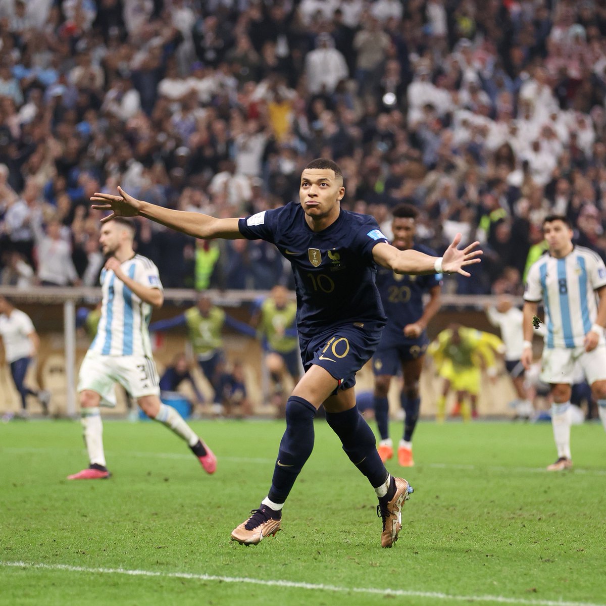 CBSSportsGolazo's tweet photo. GREATEST. WORLD. CUP. FINAL. EVER. 🌶️ https://t.co/lUyiWjxrIn