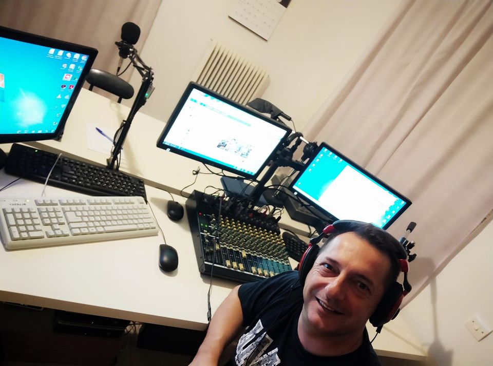 b19fm's tweet photo. Βραδιές ραδιοφώνου ... εκπομπή από κάποια Τρίτη του 2013 !  Ακούστε εδώ  >>>  https://t.co/EWb0nlZDvZ   &amp;   102,6 fm stereo on radio  🎤 https://t.co/6KWF6sS8oS