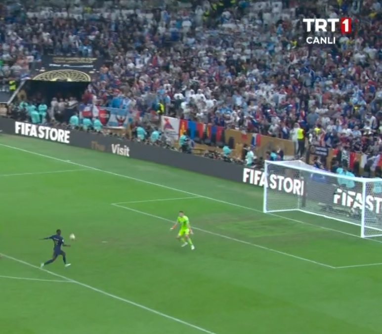 120+3 Fransa'nın kaçırdığı pozisyon. (TRT 1)