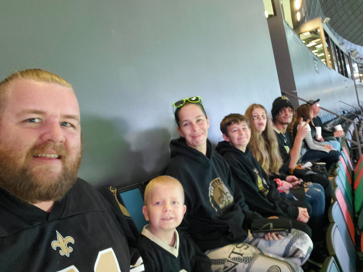 scott_endsley's tweet photo. #SaintsGameday who dat!!! https://t.co/diP3jC7RS7