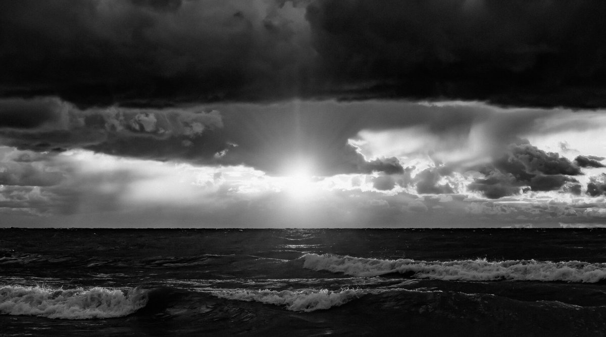 Beautiful light as the sun sinks towards the horizon.  Some of the best Great Lakes sunsets happen after the fiercest storms.

@lawrencegriffin 

#greatlakesphotographer #greatlakes #LakeHuron #blackandwhitephotography #monochrome #lawrencegriffin