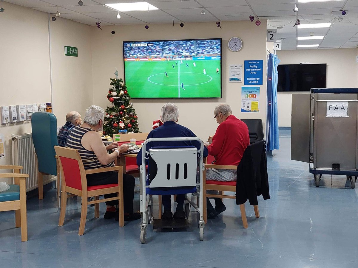 How lovely is this! Our patients enjoying the World Cup final. Despite pressures, their pt’s journey is very important to us. End pj paralysis# @p4fabs # <a href="/EndPJparalysis/">EndPJparalysis - Brian Dolan OBE, RMN, RGN</a># <a href="/BlackpoolHosp/">NHS Blackpool Teaching Hospitals 💙🌈</a># <a href="/BlueSkiesFund/">Blue Skies Hospitals Fund</a># <a href="/BTHIMPF/">BTH IMEC Division</a>